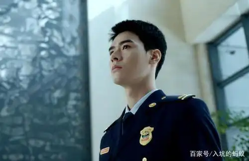 龚俊装军装也很帅哦