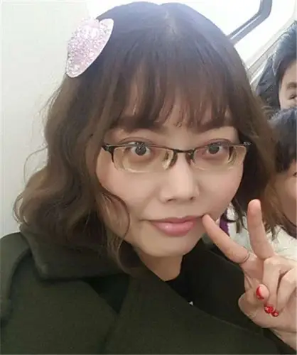 王青做梦都想摘掉酒瓶底眼镜