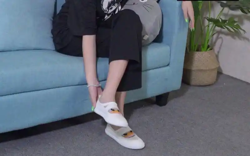 大学生美女船袜帆布鞋商拍上脚写真 245