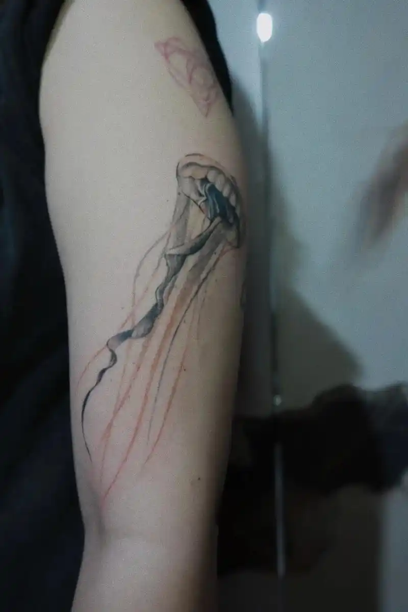 小清新水母纹身.#广州纹身 #纹身图案 #水母纹身 #女生手 - 抖音