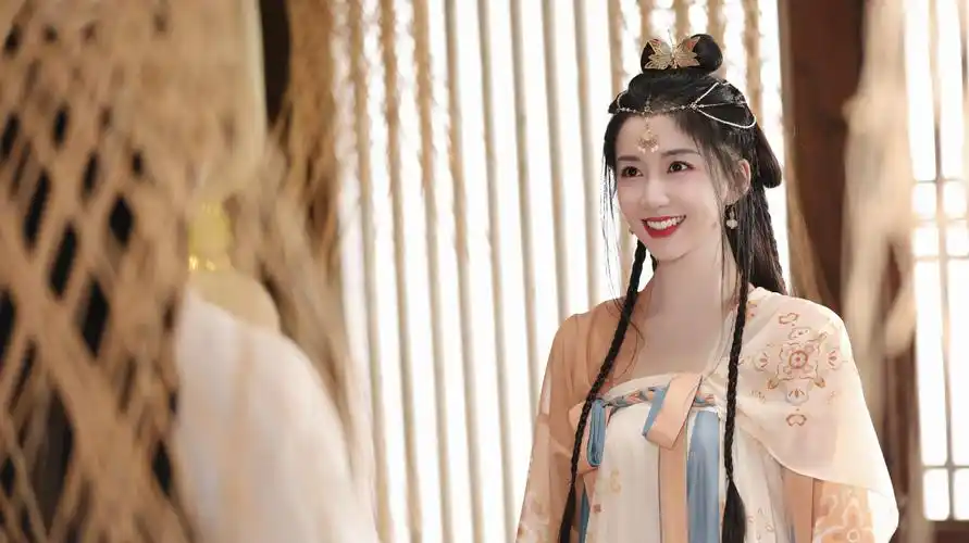 迷人的反派皇帝杀青陈欣予古装民国造型一整个美住