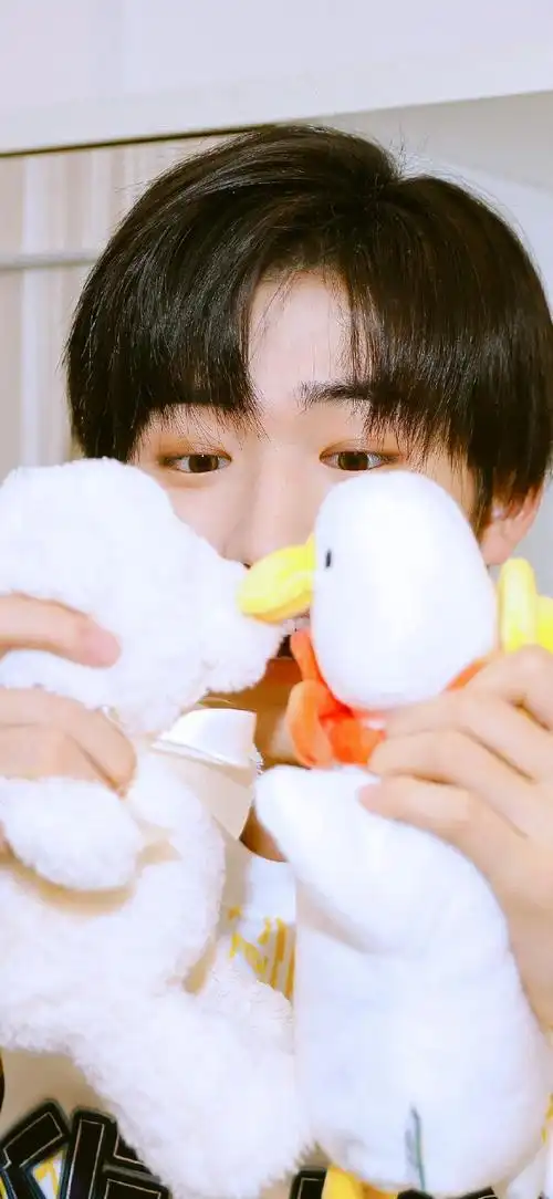 宋亚轩小黄人写真