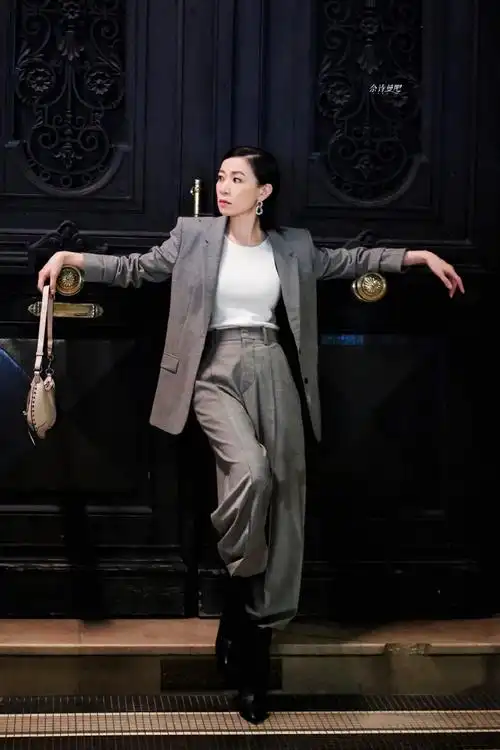 #佘诗曼巴黎时装周#