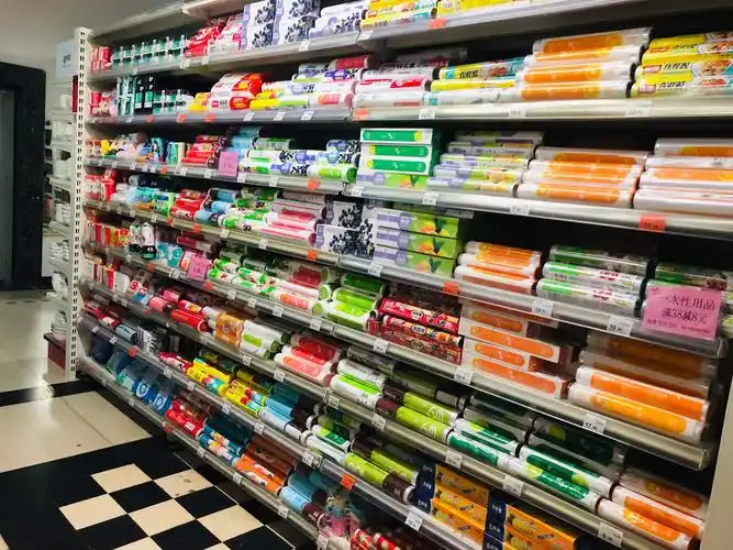 咸宁通山店一次性用品陈列