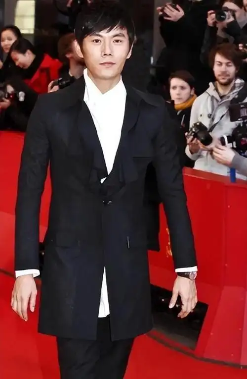 45岁"无人敢惹"的秦昊,再一次给娱乐圈敲响警钟