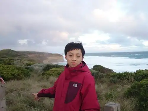 吴镕杰就是这样一位德智体全面发展,工作认真负责,平时兴趣广