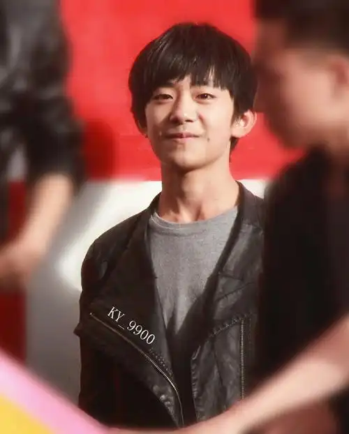 明明这时候还没到14岁但感觉已经自己处理了太多事情(  #易烊千玺