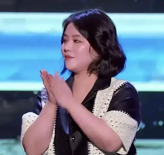 马思纯回应发胖,犯抑郁症长期吃药3天胖8斤,被吐槽像大妈