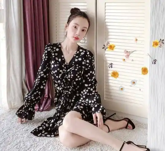 原创李小璐晒自拍近照38岁少女感无敌看起来不像是当妈的人