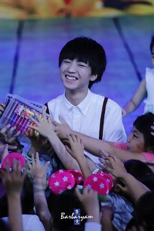 王俊凯身在直播实则陷入回忆