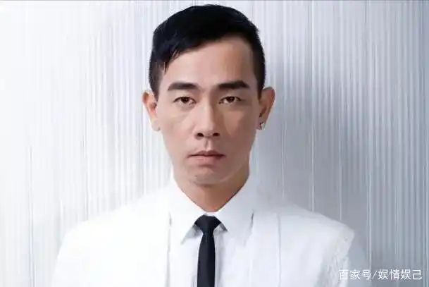 "山鸡哥"陈小春:43岁时与应采儿情投意合,如今55岁生活幸福