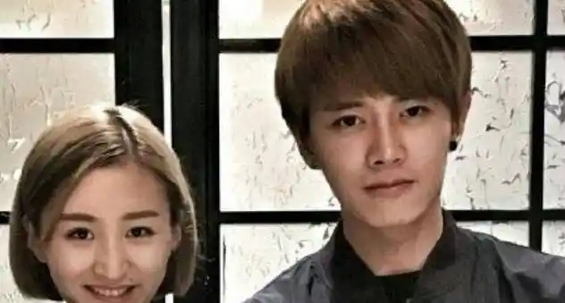 原创任嘉伦带老婆逛街却不下车看清车内小动作懵了已婚男人通病