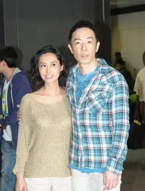 回顾52岁朱茵现状曝光住深山残屋开97年破车昔日女神怎么了