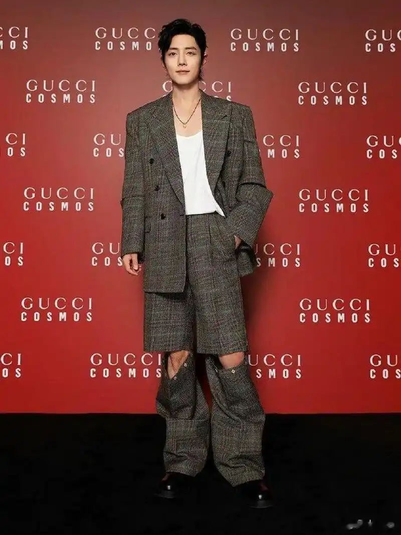 gucci官方发布的肖战活动全身照