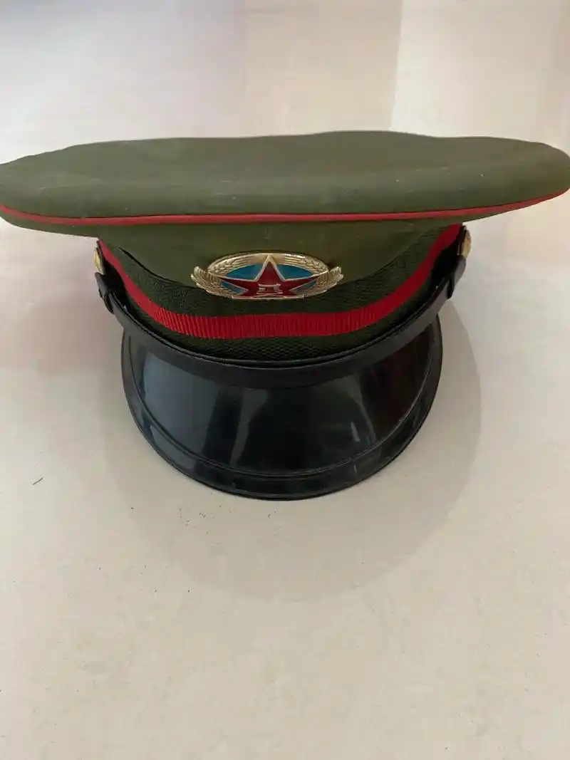 我们都老了,这顶全世界最贵的帽子,以及这些军人装备,买得起他 - 抖音