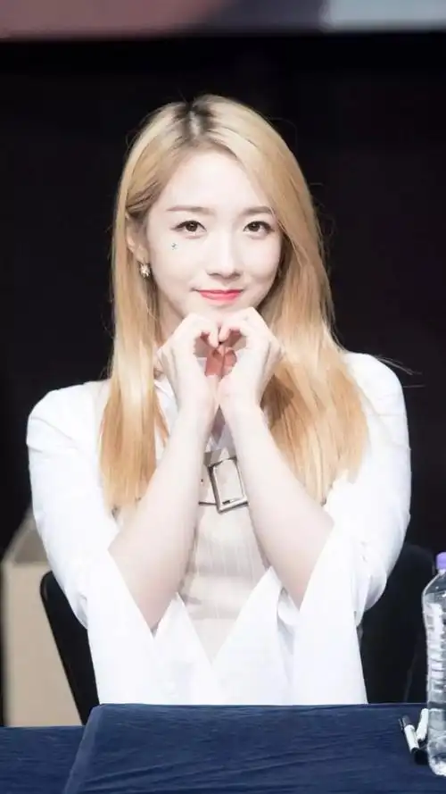 壁纸女生头像来领走你的孟美岐