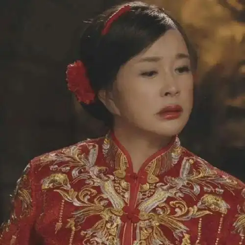 71岁刘晓庆饰演18岁少女,娇羞的小表情,还真是演出了少女的明媚