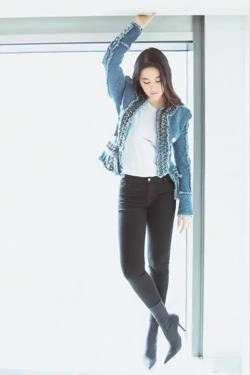 又被刘亦菲惊艳了,挑战二次元粉发造型,又甜又酷令人心动|纱裙|短裙