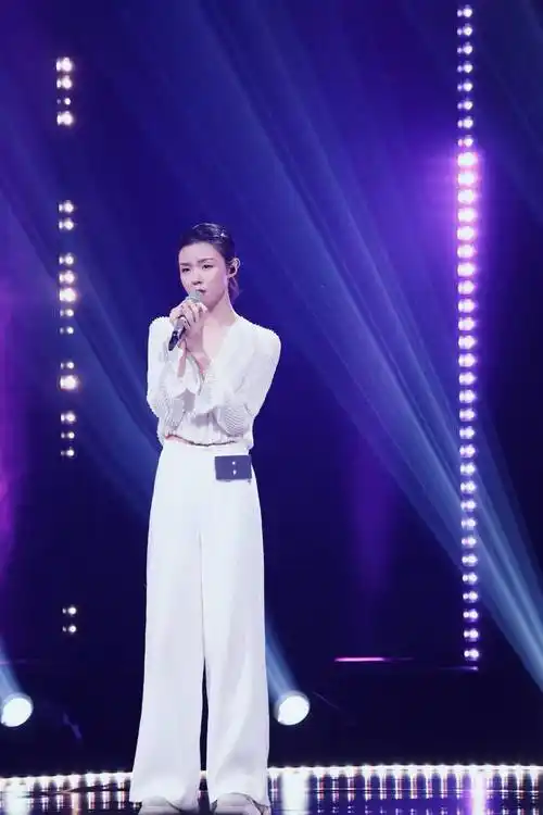 化身分号歌手 张羽清《谁是宝藏歌手》首唱获王源陈粒夸赞