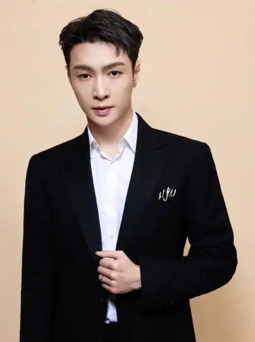 张艺兴说工作日打卡##chaumet代言人张艺兴