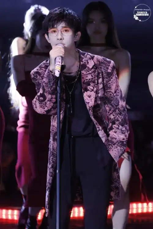 易烊千玺加盟双11惊喜夜##双11惊喜夜##易烊千玺压轴舞台##易烊千玺