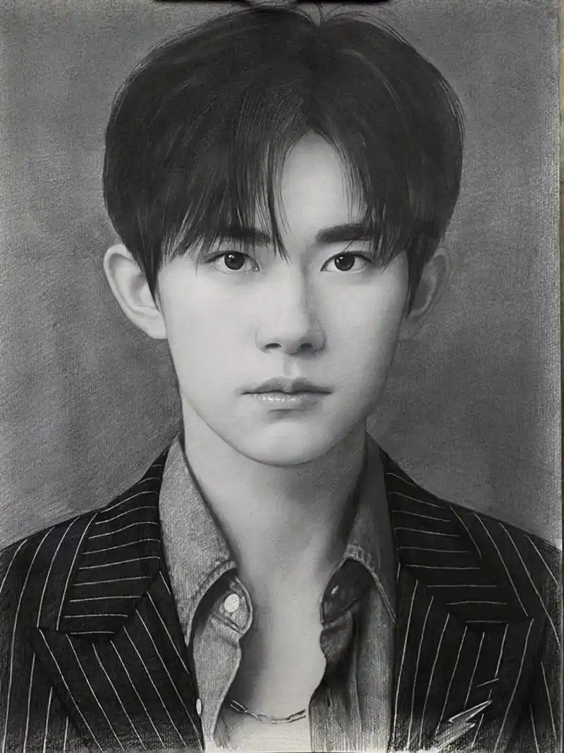 写实素描手绘头像—易烊千玺,用局部推进的绘画手法,太像了有没有!