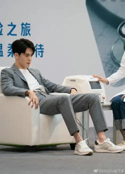 v·star#演员@曾舜晞joseph在热播剧#我可能遇见了救星#中足踏vicutu