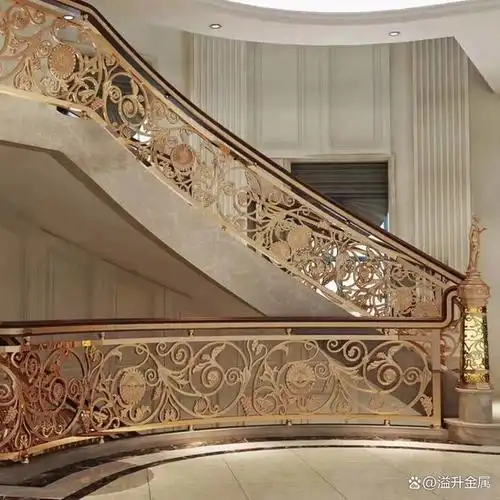 现代轻奢风k金铜楼梯扶手,以其简约而华丽的设计,成为了家居装饰中的