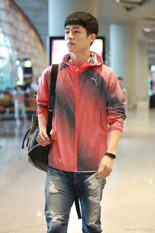 和周冬雨恋爱之后,刘昊然先是经历了脱粉,后续则是丧失了路人缘,紧接