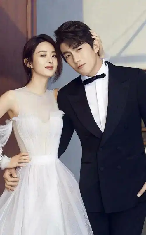 在4月11日,狗仔曝光了一段林更新与其女友的视频和亲密照片,这位女子