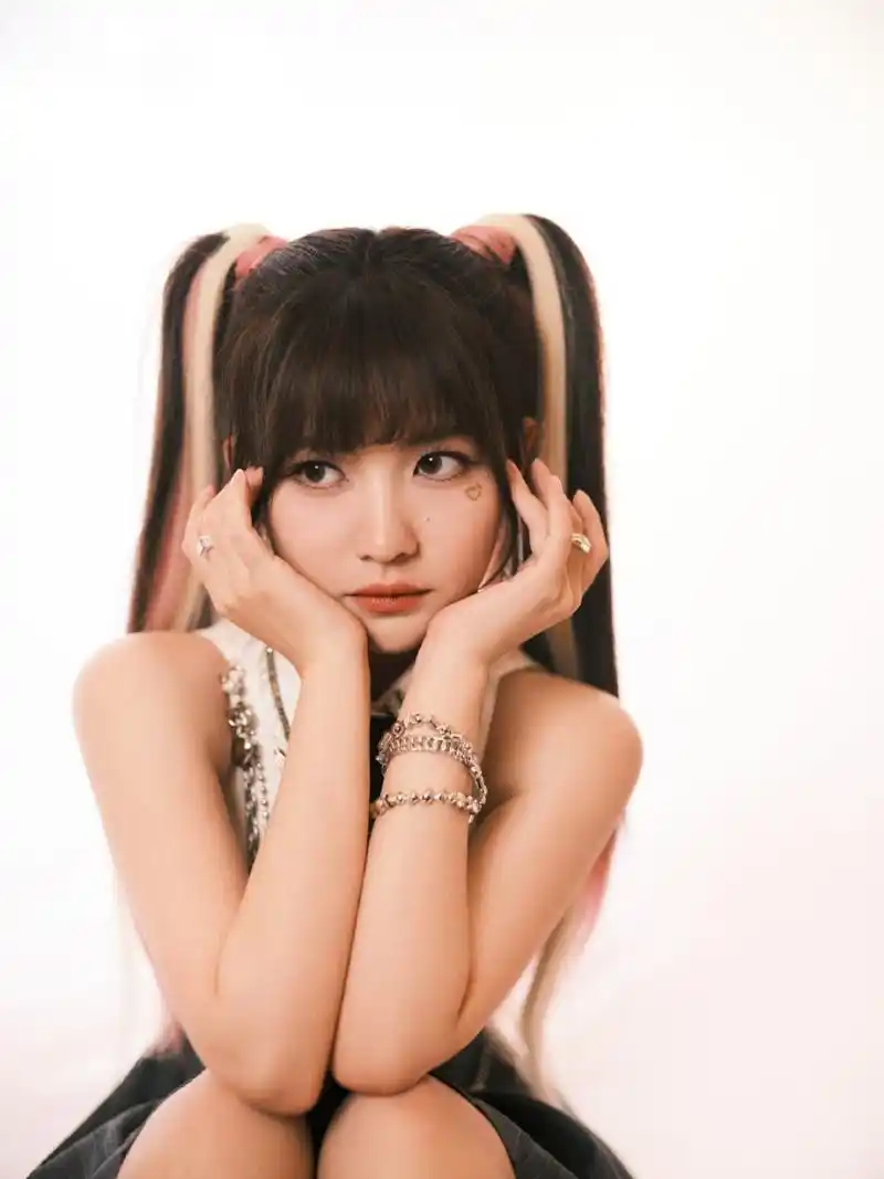 赖美云双马尾少女好元气,挑染酷酷的 676767