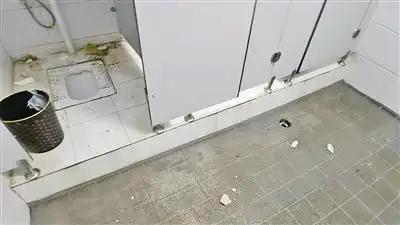 曝光台第三卫生间无法使用环境脏乱气味难闻管理不到位如厕很尴尬
