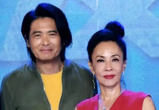 68岁周润发近照看着心酸,手臂皮包骨全是疙瘩,晚年患糖尿病_陈玉莲