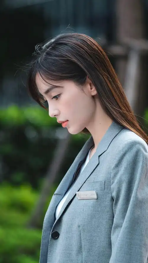 baby素颜现身太古里却没路人认出她网友还以为是个网红