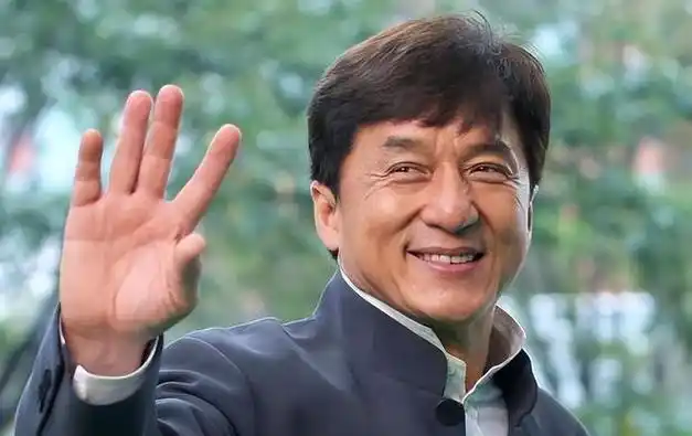 成龙年轻时旧照.