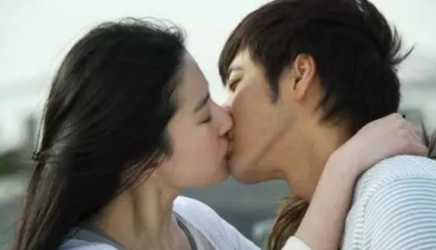 玉女也疯狂! 刘亦菲与10大男星激吻床戏曝光