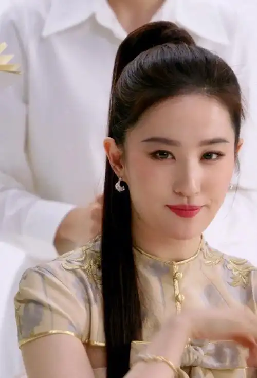 刘亦菲高马尾新中式