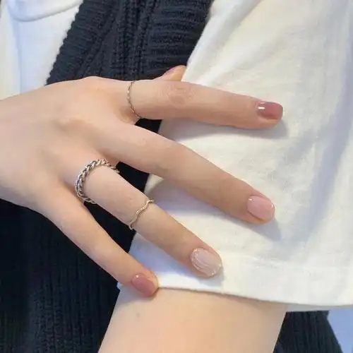 短指甲姐妹的痛