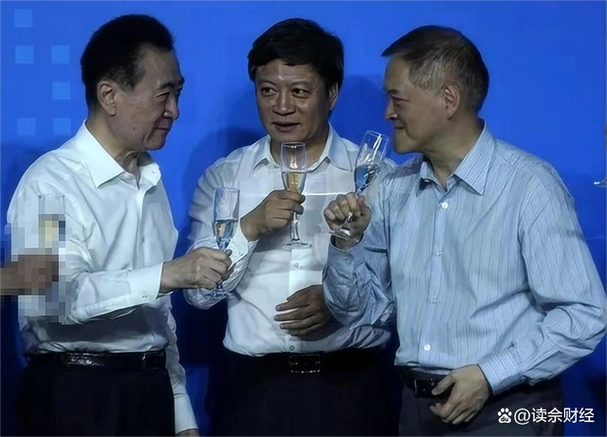 据悉,在签约现场,王健林整个过程面无表情,甚至摔了一个杯子.