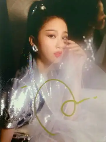 虞书欣超话 八月宠粉福利第一波,关注答妹,送1张欣欣的签名照哦,看看