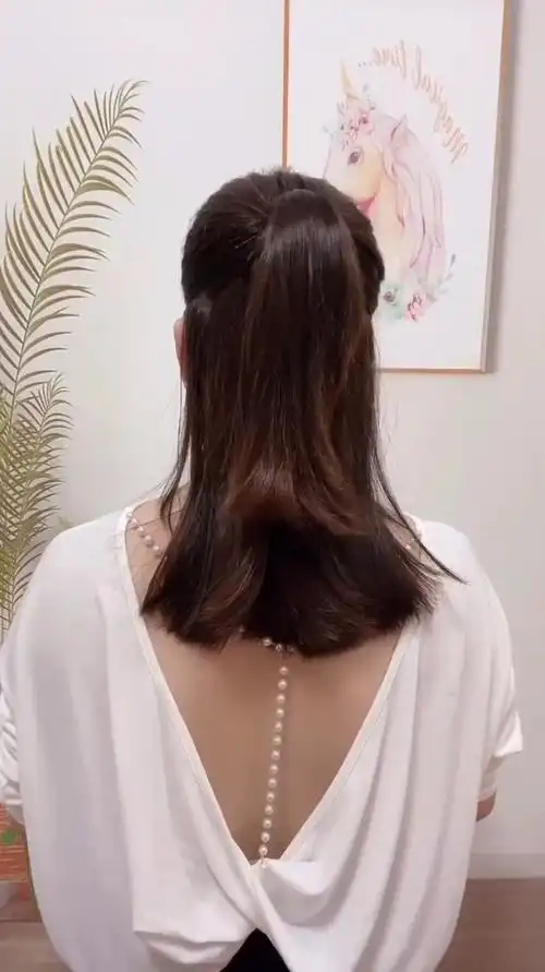 简单活力半扎马尾披肩发