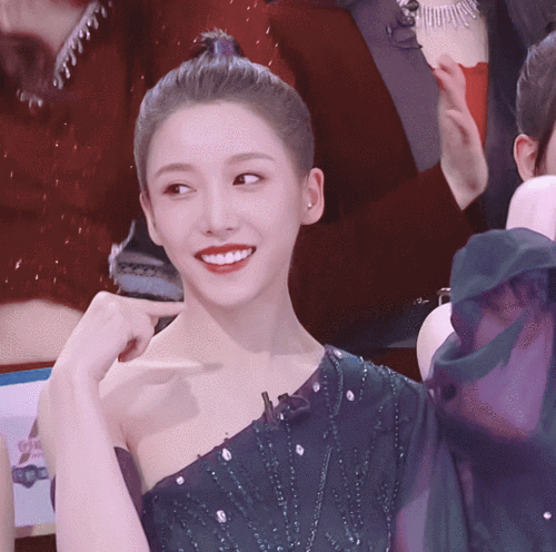 突然发现姜贞羽长的有点像宝儿诶