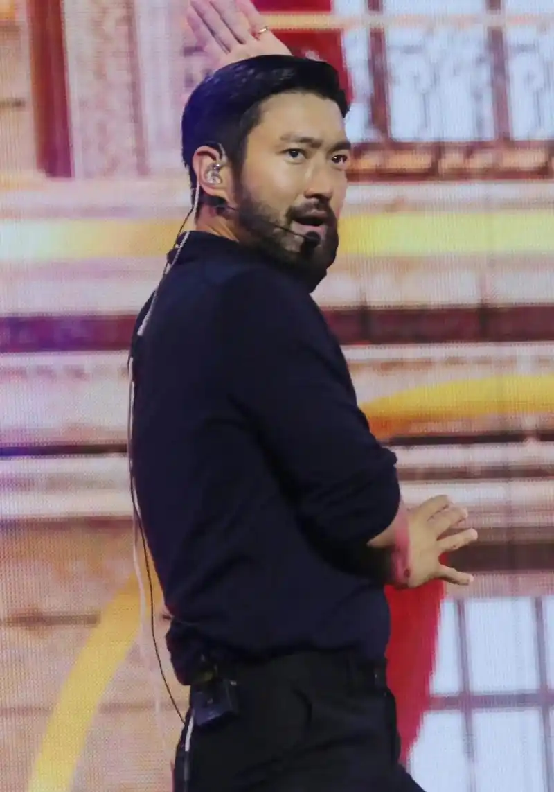 刘雯前男友崔始源变身"野人"?满脸胡子脏兮兮,36岁就颜值崩塌