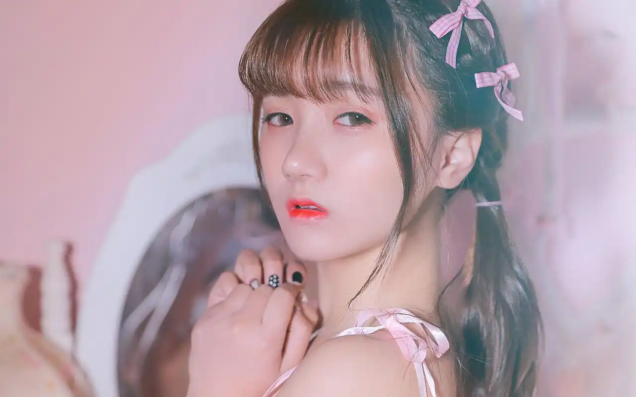 梦幻甜美女孩高清电脑桌面壁纸