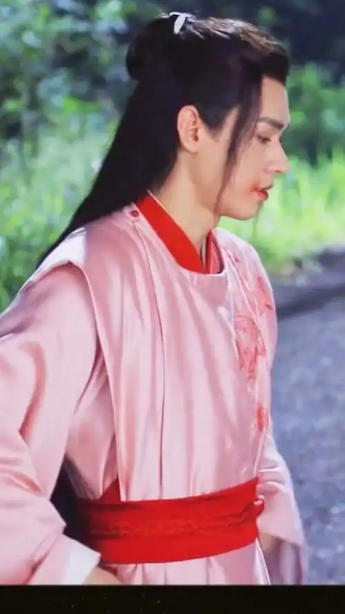 更多夜色中的古装浓颜美人所以我把珍藏好久的粉衣温客行花絮拿出来啦