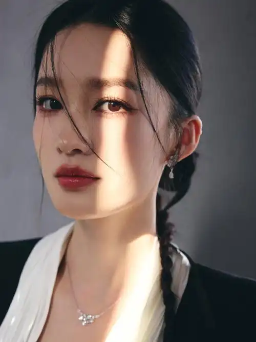 李沁千金归来妆##李沁下半身消失穿搭