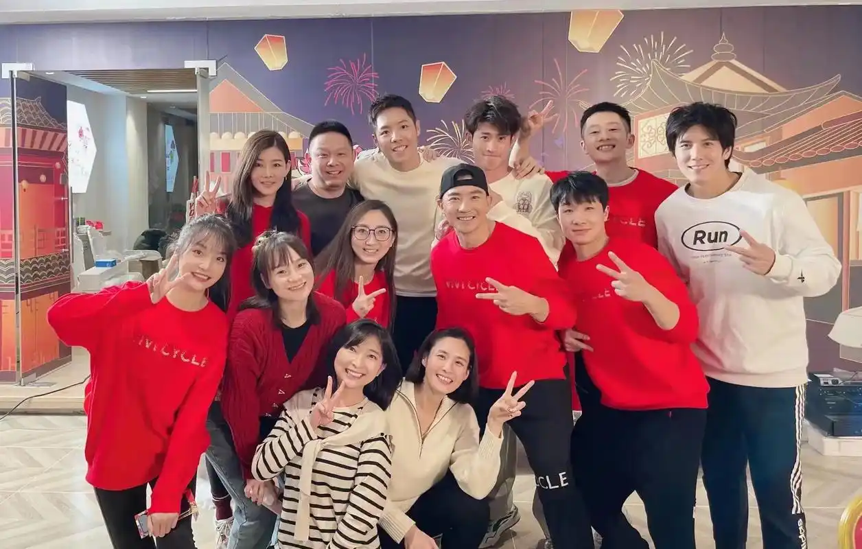 我们畊练团的大明星几乎都合影啦919191 - 抖音