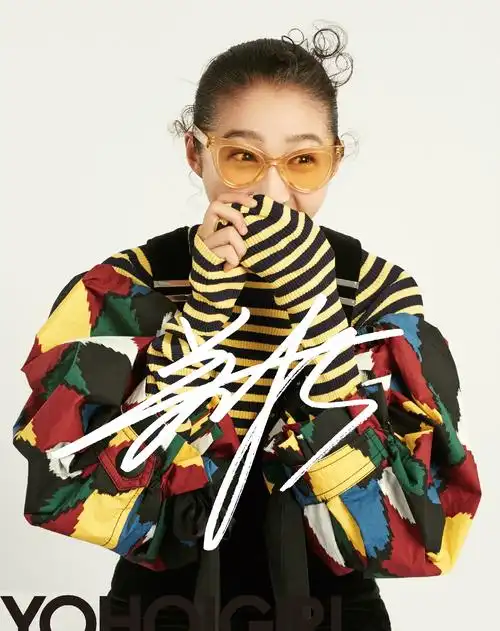 6寸关晓彤 亲笔签名照片新款热门宣传照签名263号