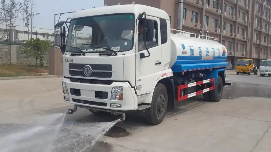 东风天锦大型洒水车图片小型洒水车