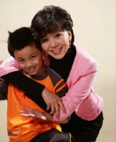 图戏中吴磊妈妈的照片曝光看看小鲜肉戏里戏外的生活